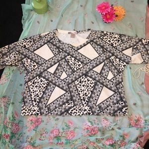 Sale today! sweater crop Forever 21